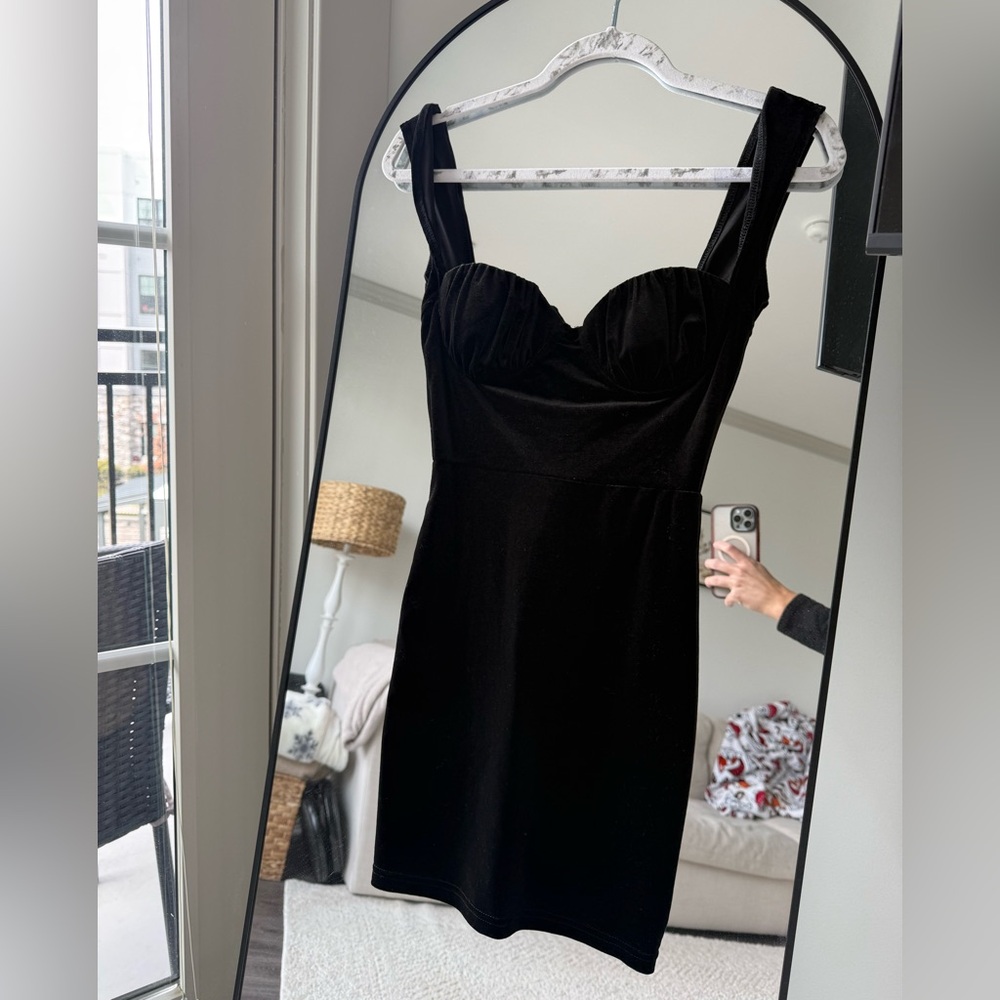 Windsor Black Velvet Sweetheart Dress